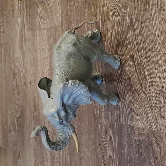 Toys R Us Exclusive 2021 Animal Planet Elephant with Sound 11" - Picture 3 of 7